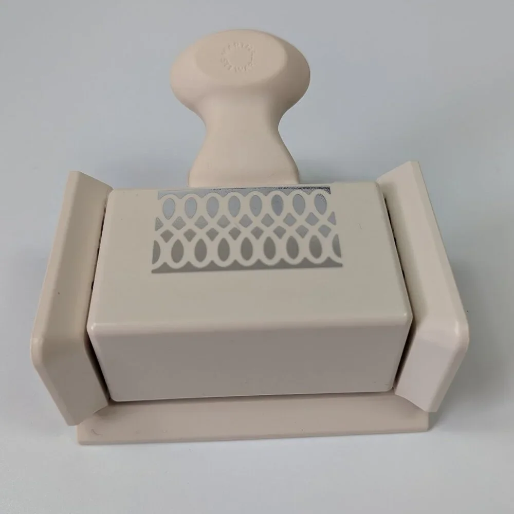 Martha Stewart Continuous Border Infinity Loops Paper Punch